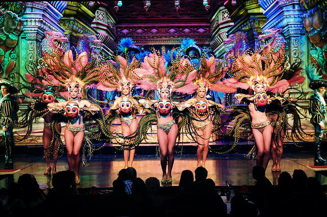Masques Pirate©Moulin Rouge-SandieBertrand / Roderick Eime / CC-BY-ND 2.0 Dance